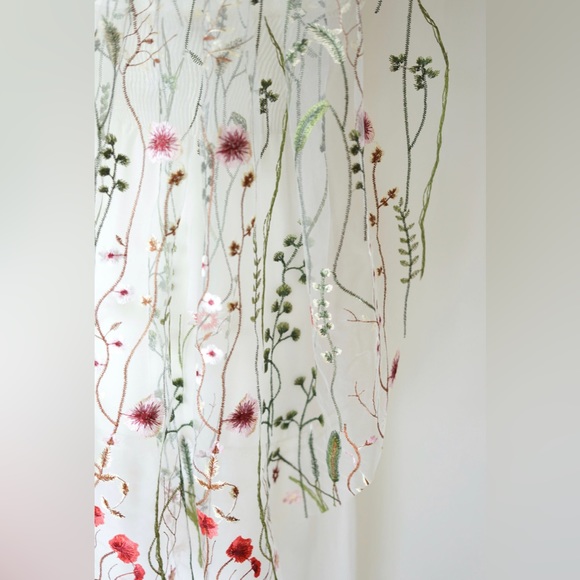 Wildflower Embroidered Veil - 63inches in Length - Picture 9 of 14